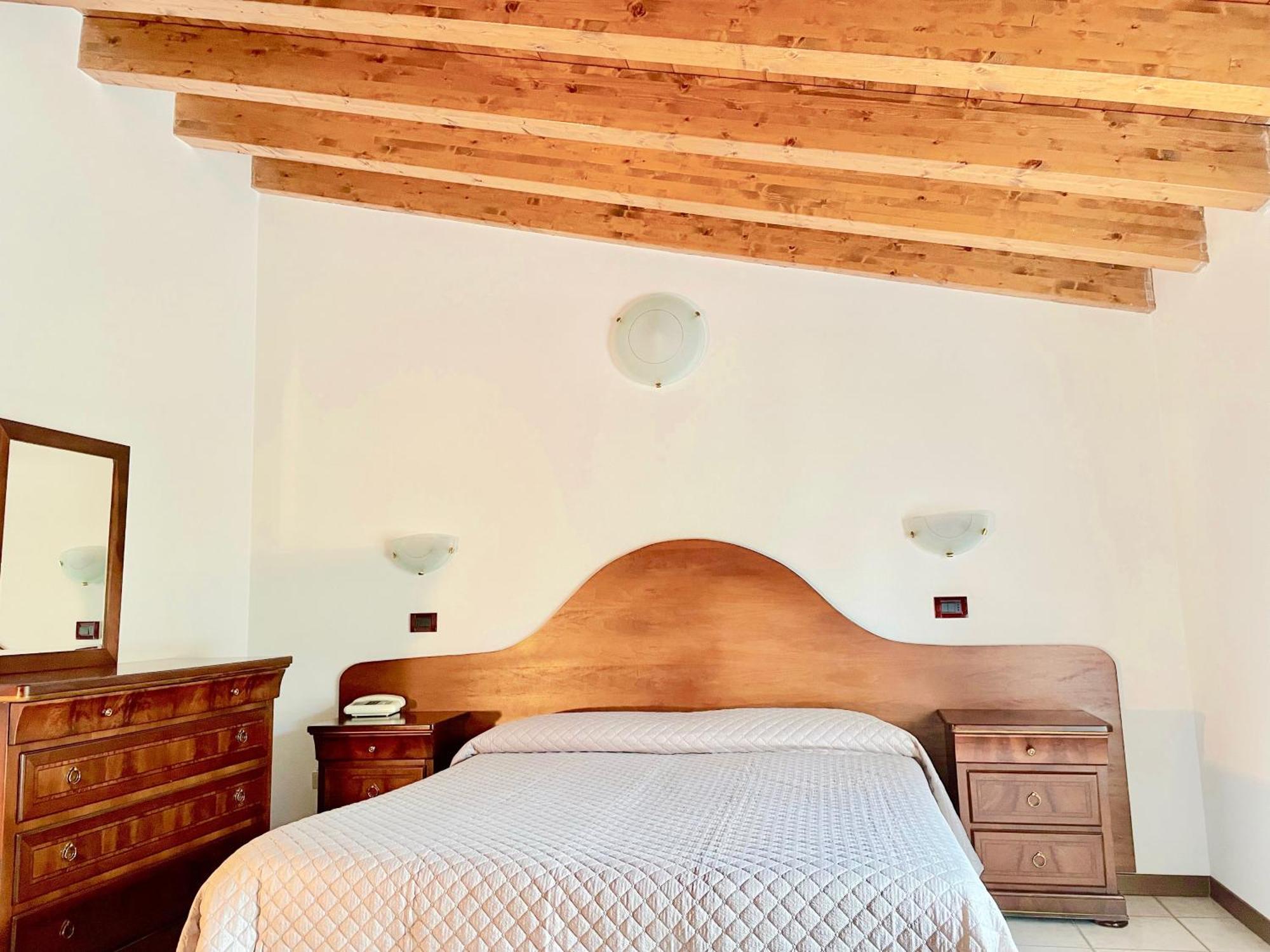 Hotel Edelweiss Сан-Дзено-ди-Монтанья Экстерьер фото