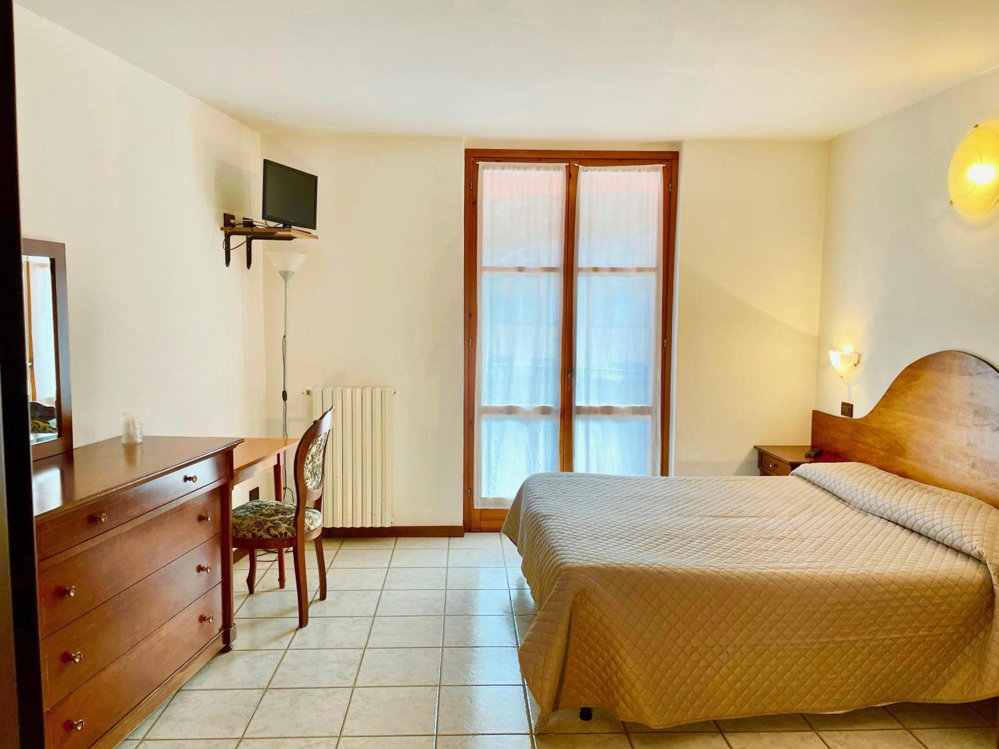 Hotel Edelweiss Сан-Дзено-ди-Монтанья Экстерьер фото