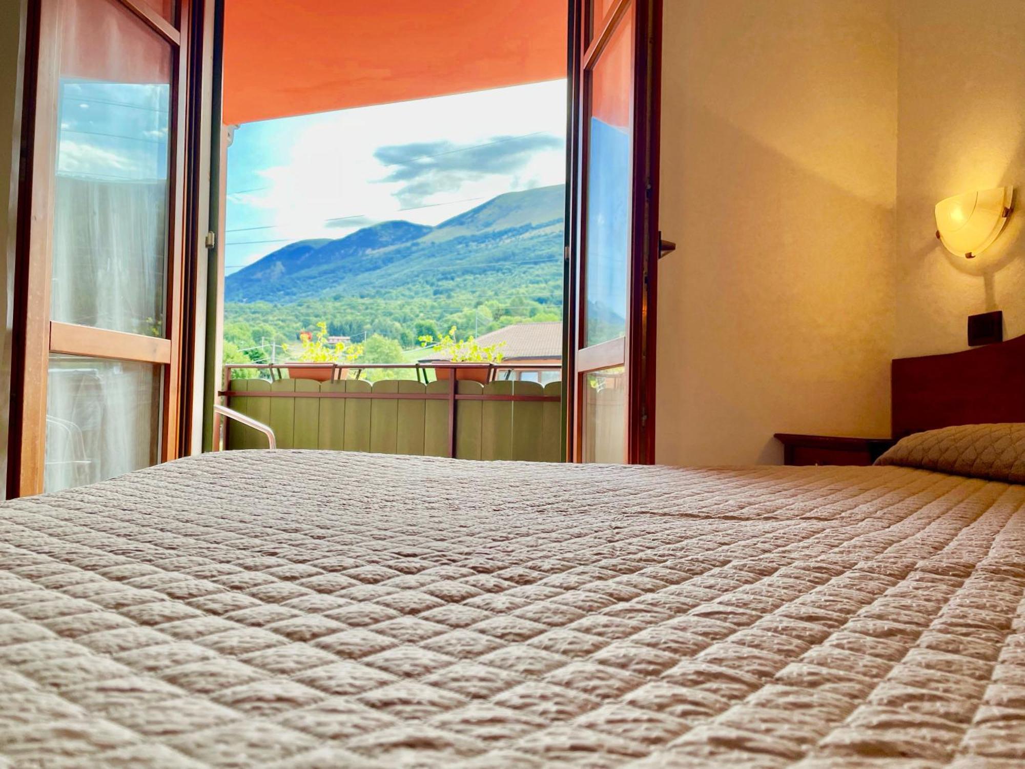 Hotel Edelweiss Сан-Дзено-ди-Монтанья Экстерьер фото