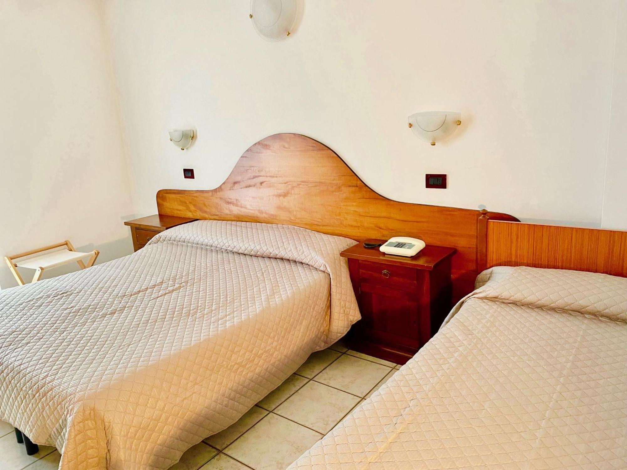 Hotel Edelweiss Сан-Дзено-ди-Монтанья Экстерьер фото