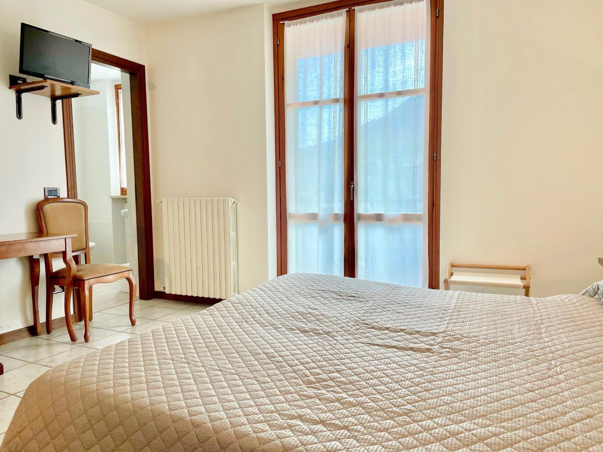 Hotel Edelweiss Сан-Дзено-ди-Монтанья Экстерьер фото